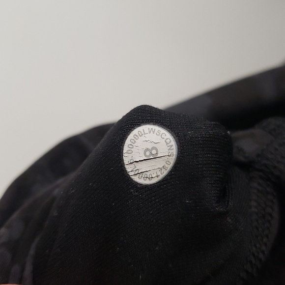 Black High-Waisted Leggings - Picture 7 of 7